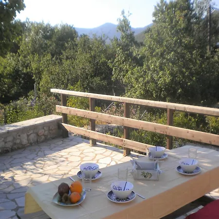 Welcoming With Garden In Leonidio Peleta