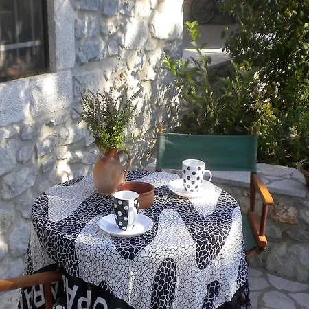 Welcoming With Garden In Leonidio