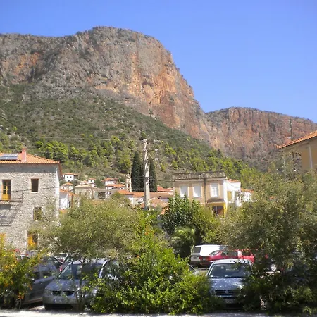 Welcoming With Garden In Leonidio Peleta