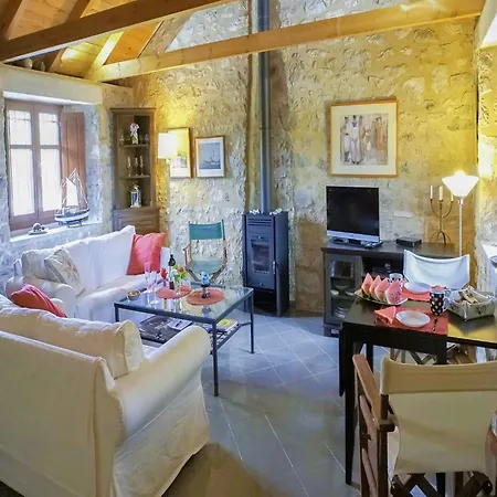 Holiday home Welcoming With Garden In Leonidio Peleta