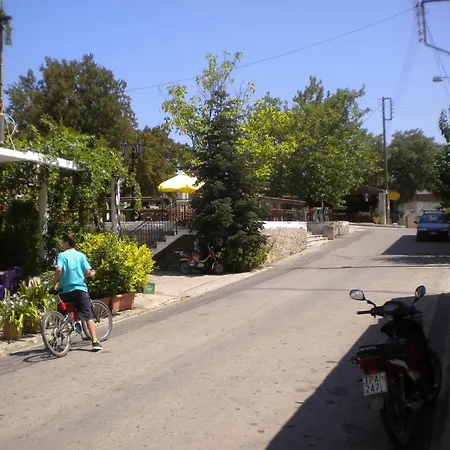 Welcoming With Garden In Leonidio