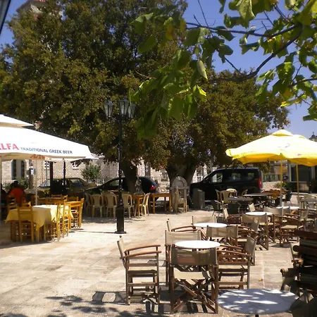 Welcoming With Garden In Leonidio Nyaraló *