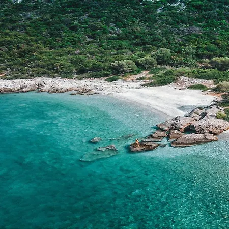 Welcoming With Garden In Leonidio Peleta
