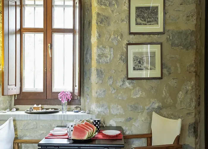 Welcoming With Garden In Leonidio *