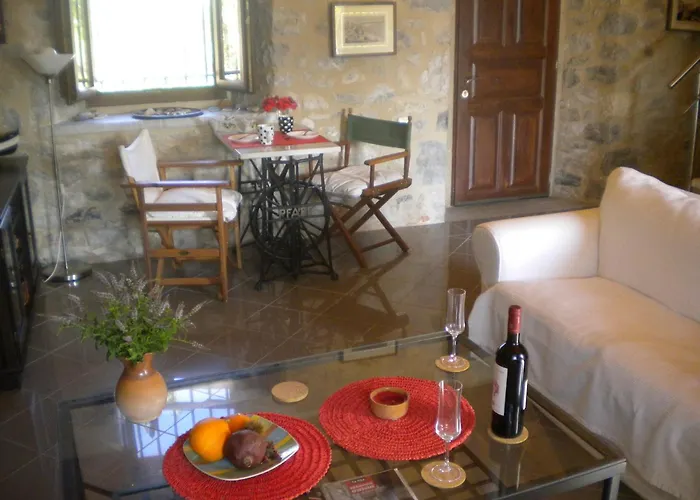 Welcoming With Garden In Leonidio Peleta