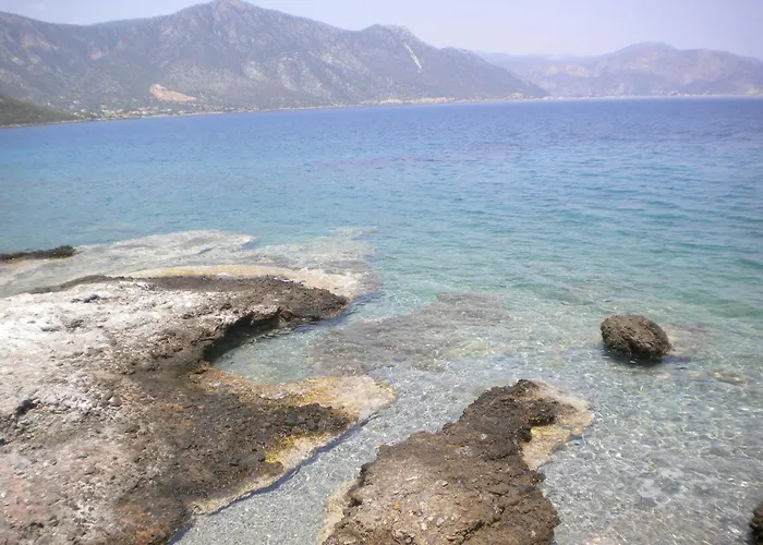 Welcoming With Garden In Leonidio Nyaraló *