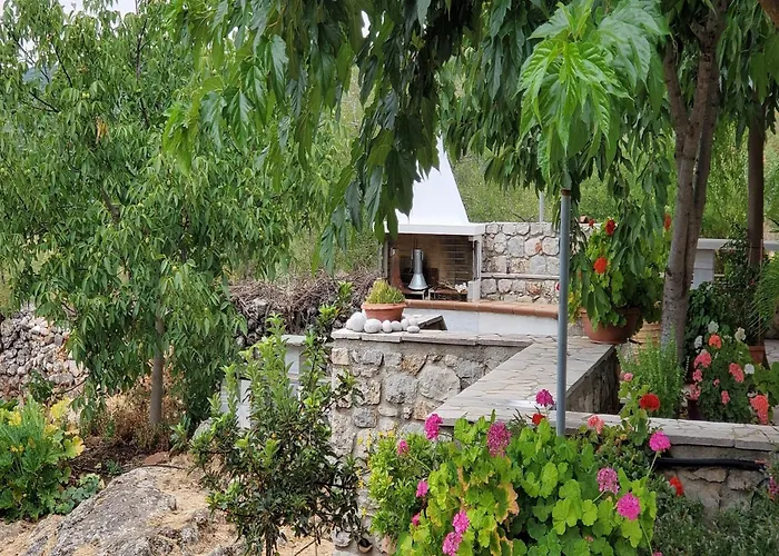 Welcoming With Garden In Leonidio Vakantiehuis