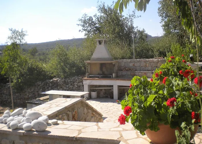 Welcoming With Garden In Leonidio Nyaraló *