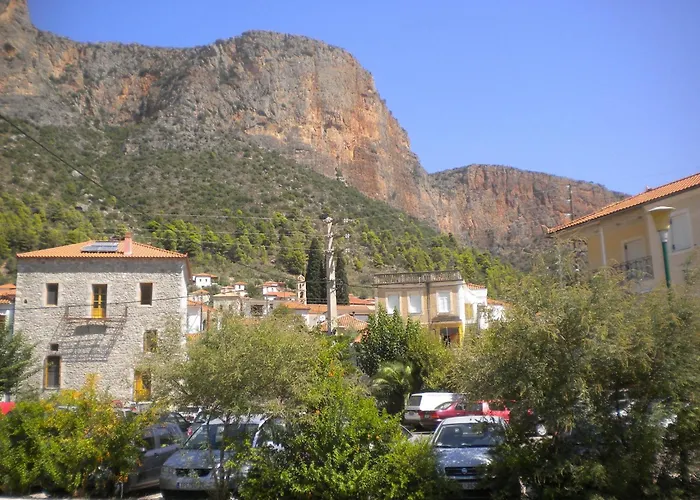 Welcoming With Garden In Leonidio Peleta