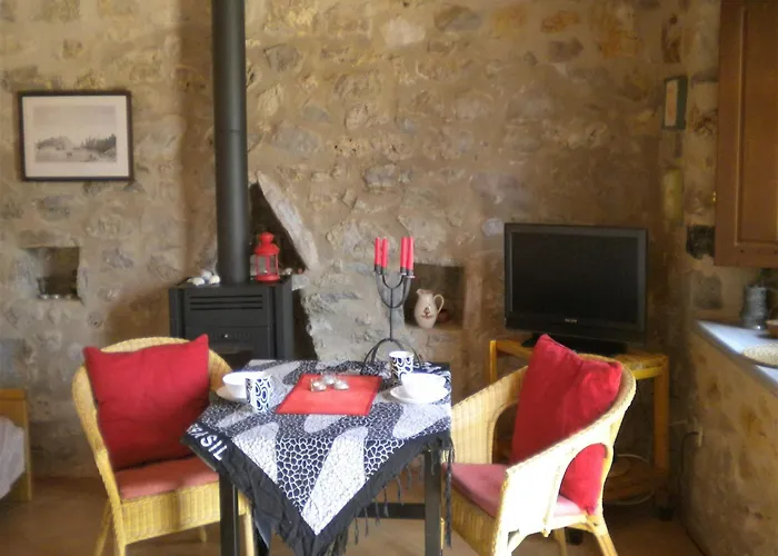 Welcoming With Garden In Leonidio Nyaraló Peleta