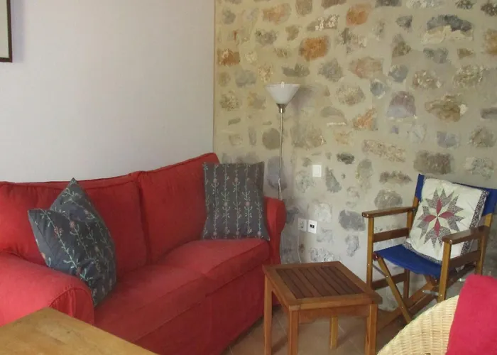 Welcoming With Garden In Leonidio Peleta