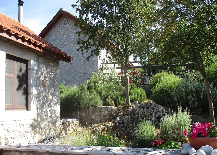 Welcoming With Garden In Leonidio *