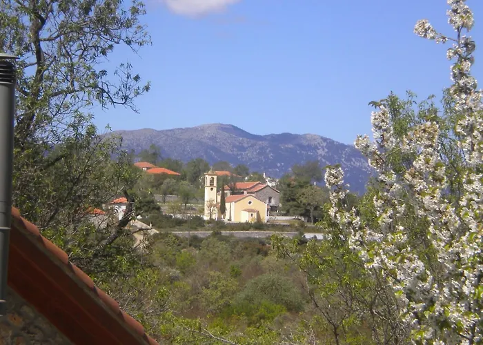 Welcoming With Garden In Leonidio Nyaraló