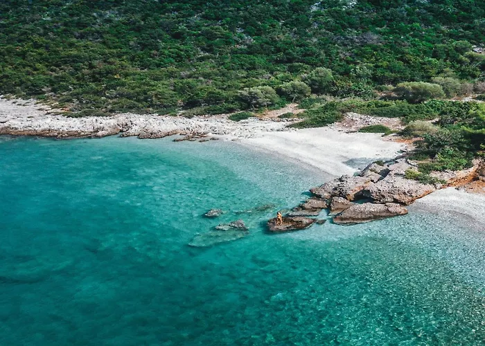 Welcoming With Garden In Leonidio Peleta